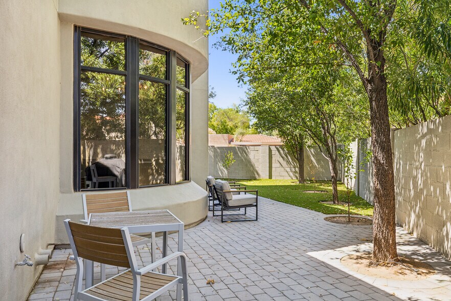 8722 E Via de Commercio, Scottsdale, AZ à louer - Photo de l’immeuble – Image 3 sur 56