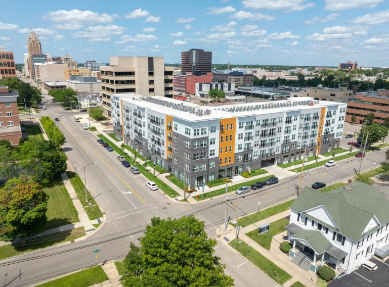 501 S Capitol Ave, Lansing, MI à louer - Photo principale – Image 2 sur 33