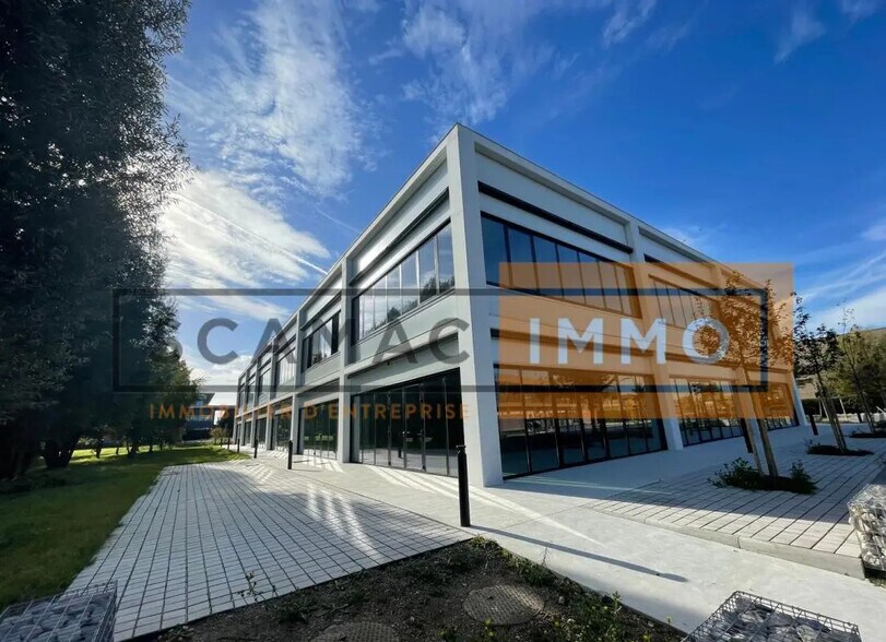 Local commercial dans Collégien à louer - Photo de l’immeuble – Image 1 sur 9