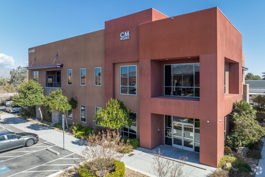 6960 Smoke Ranch Rd, Las Vegas, NV à louer - Photo principale – Image 1 sur 16