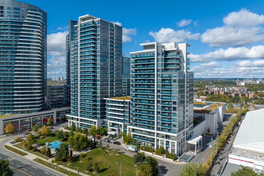 7181 Yonge St, Markham, ON à vendre - Photo de l’immeuble – Image 2 sur 4