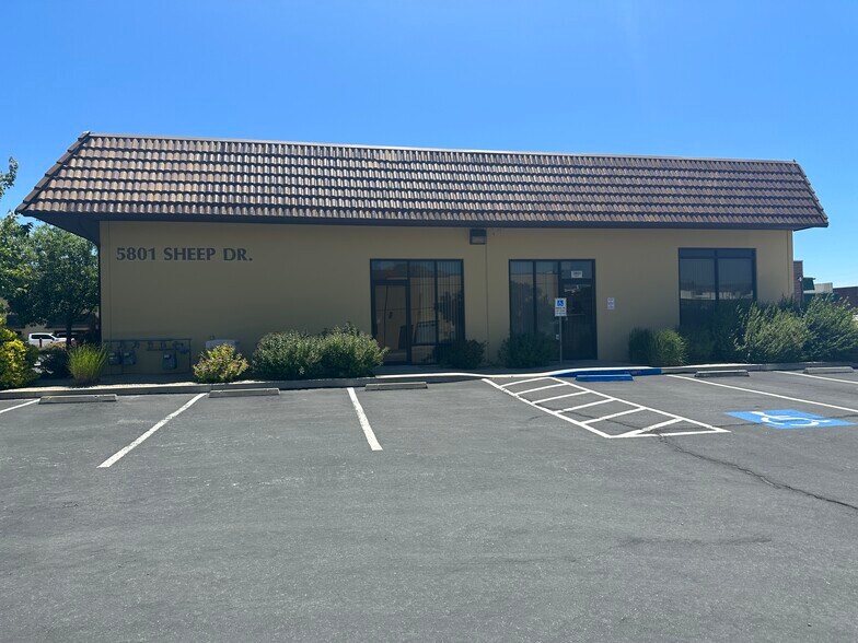 5801 Sheep Dr, Carson City, NV à louer - Photo de l’immeuble – Image 2 sur 6