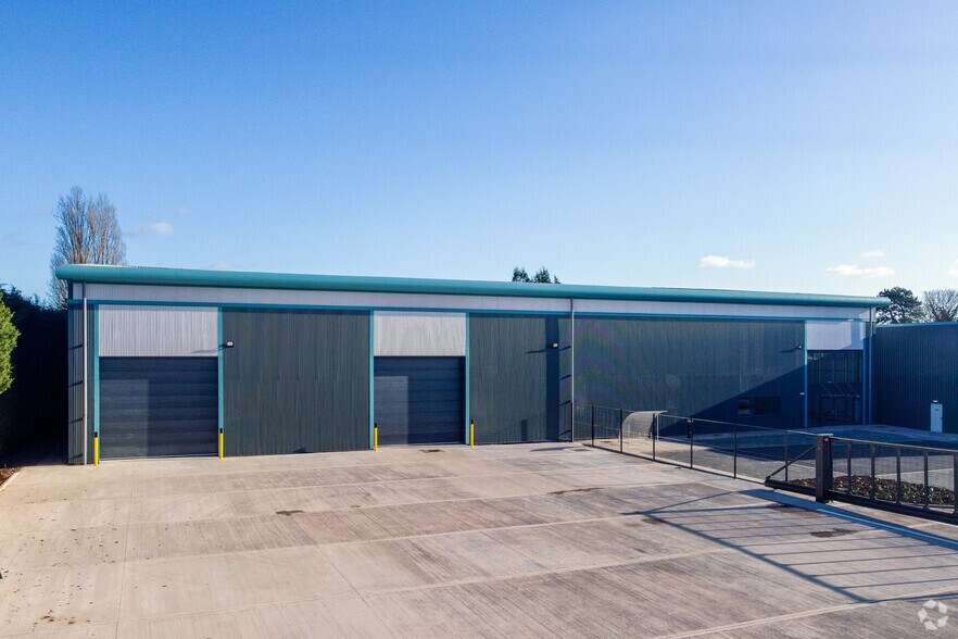 8 Forge Rd, Willenhall à louer - Photo de l’immeuble – Image 3 sur 10