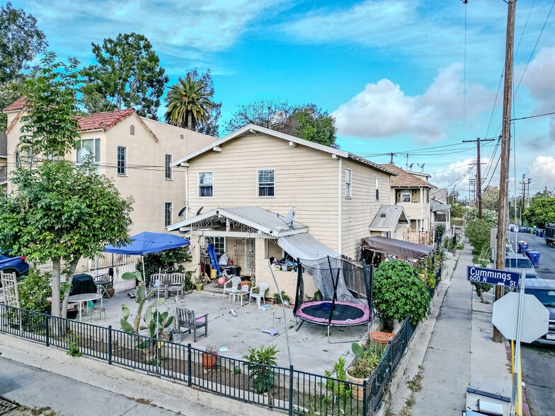 645-649 N Cummings St, Los Angeles, CA à vendre - Photo de l’immeuble – Image 3 sur 19