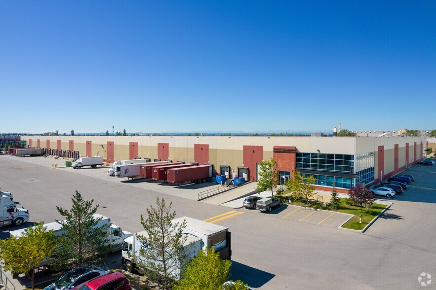 4000 106th Ave SE, Calgary, AB à louer - Photo de l’immeuble – Image 3 sur 4