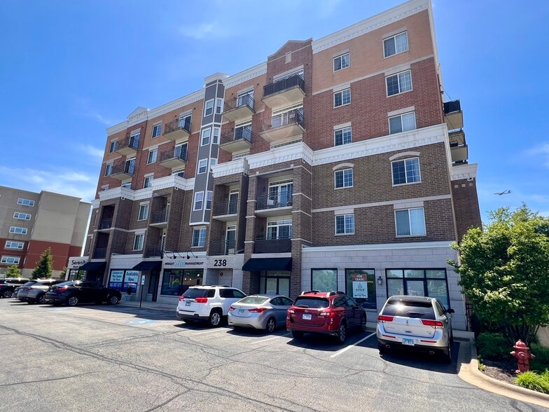 238 E Irving Park Rd, Wood Dale, IL à louer - Photo de l’immeuble – Image 3 sur 5