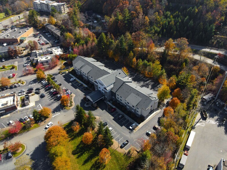 REDUCED: Three (3) Ltd-Service NC Hotels portefeuille de 3 biens à vendre sur LoopNet.fr - Photo de l’immeuble – Image 3 sur 43