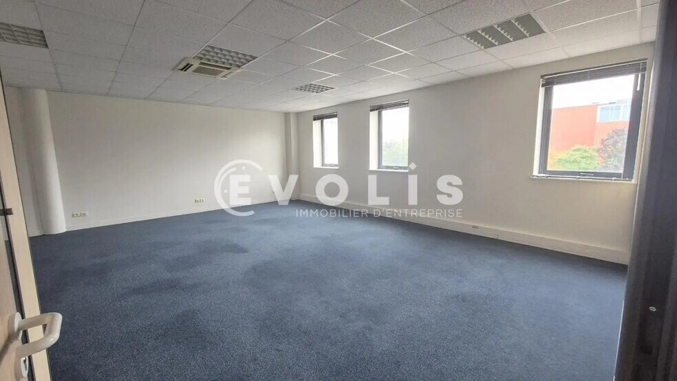 Bureau dans Bussy-Saint-Georges à vendre - Photo de l’immeuble – Image 2 sur 8