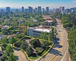 560 Hilgard Ave, Los Angeles, CA à vendre Photo principale– Image 1 sur 6