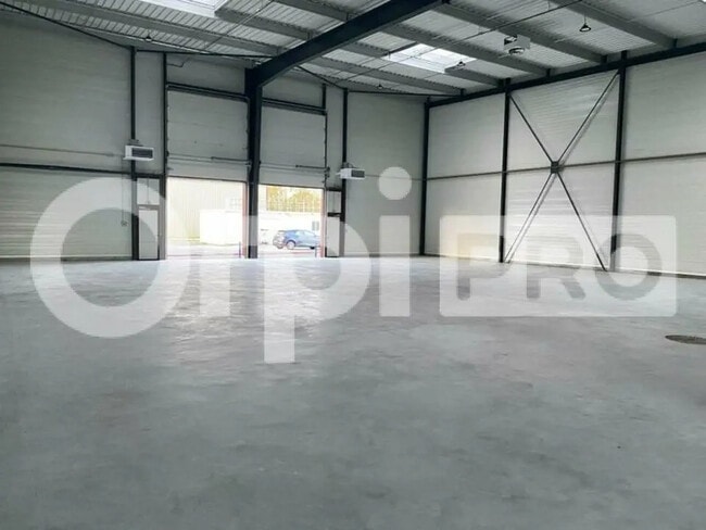 Plus de détails pour Local d’activités à vendre