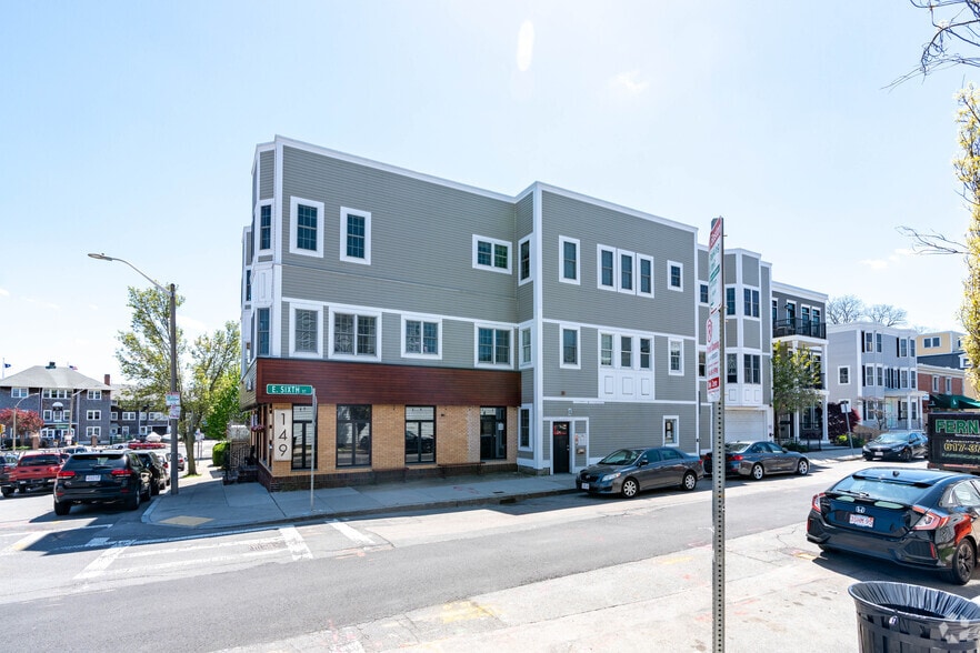 823 E 6th St, South Boston, MA à vendre - Photo principale – Image 1 sur 9