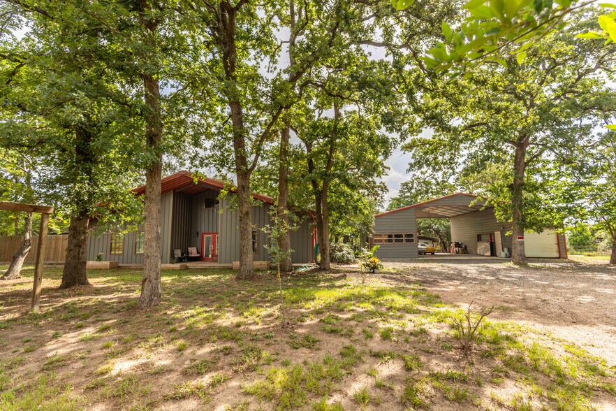 7710 TX-36, Bellville, TX à vendre - Photo principale – Image 1 sur 22