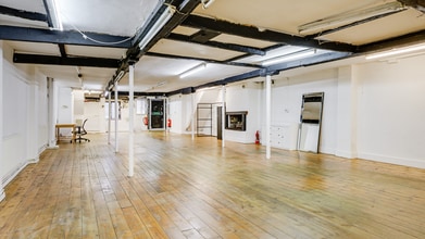 2 Nimrod Passage, Londres à louer Photo intérieure– Image 2 sur 6