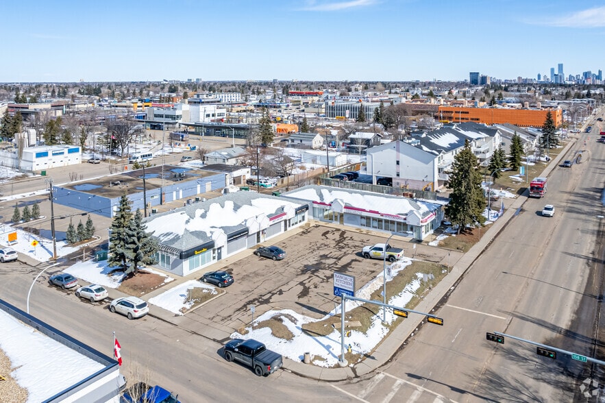 15736 100 Av NW, Edmonton, AB à vendre - Aérien – Image 2 sur 2