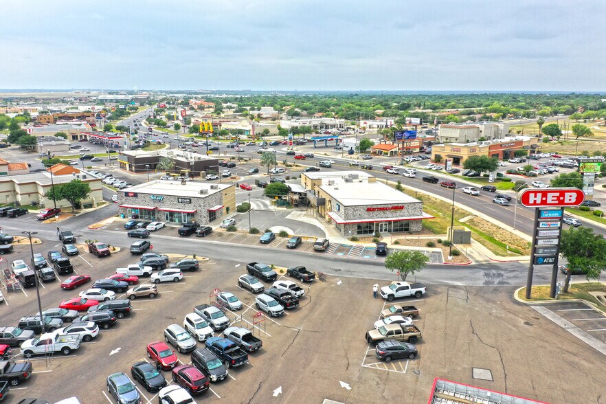 7709 McPherson Rd, Laredo, TX à vendre - Photo de l’immeuble – Image 1 sur 12