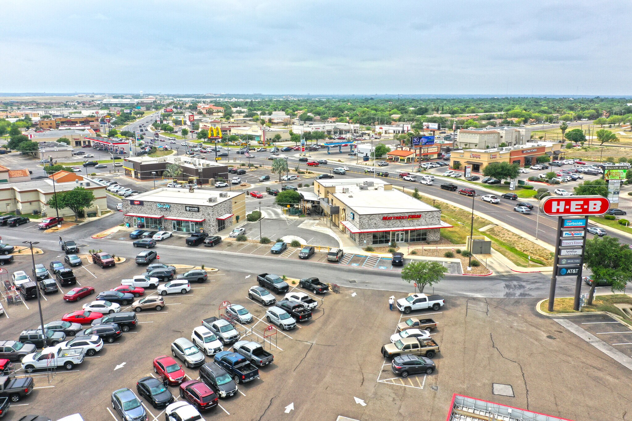 7709 McPherson Rd, Laredo, TX à vendre Photo de l’immeuble– Image 1 sur 13