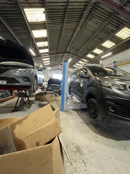 Industriel/Logistique dans Eysines à vendre - Photo de l’immeuble – Image 2 sur 2