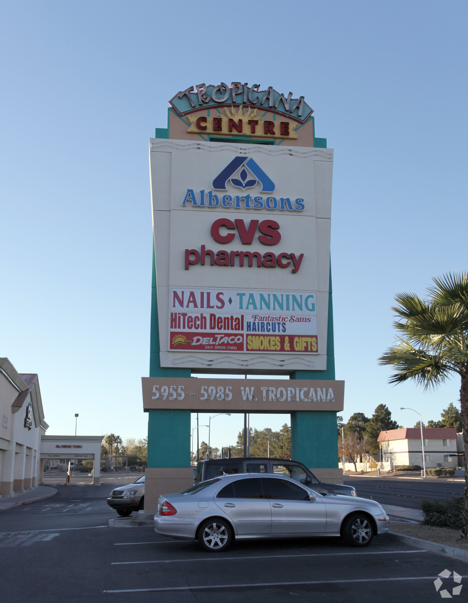 5965 W Tropicana Ave, Las Vegas, NV à louer Photo de l’immeuble– Image 1 sur 19