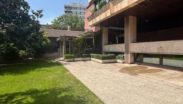 Immeuble residentiel dans Madrid, Madrid à vendre - Photo de l’immeuble – Image 2 sur 7