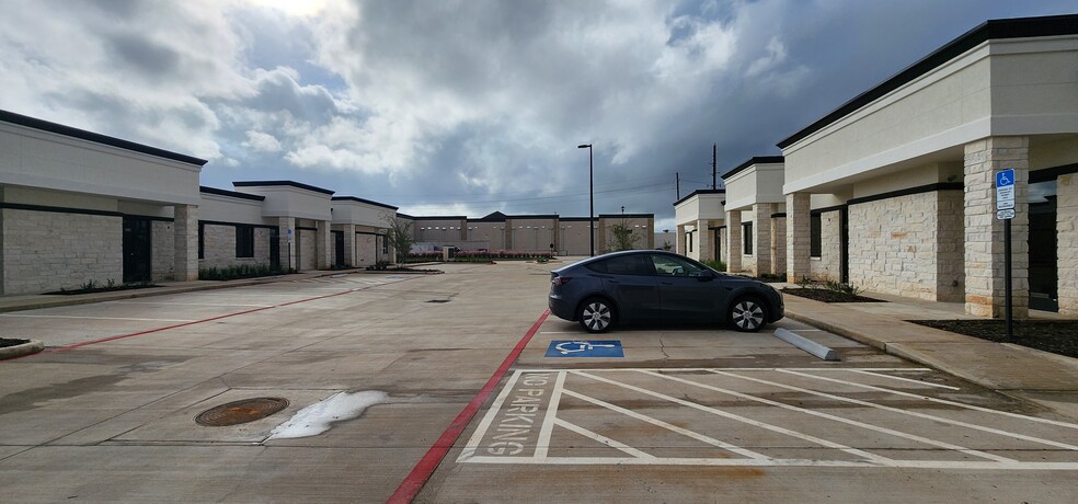 5501 Cabrera Dr, Sugar Land, TX à louer - Photo de l’immeuble – Image 2 sur 3
