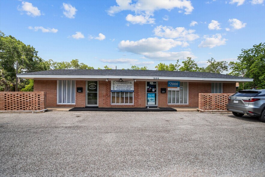 205 E Denman Ave, Lufkin, TX à vendre - Photo principale – Image 1 sur 23