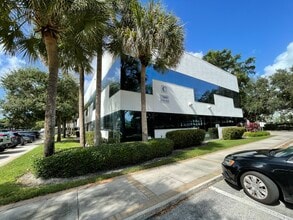 7800 Peters Rd, Plantation, FL à louer Photo de l’immeuble– Image 1 sur 1