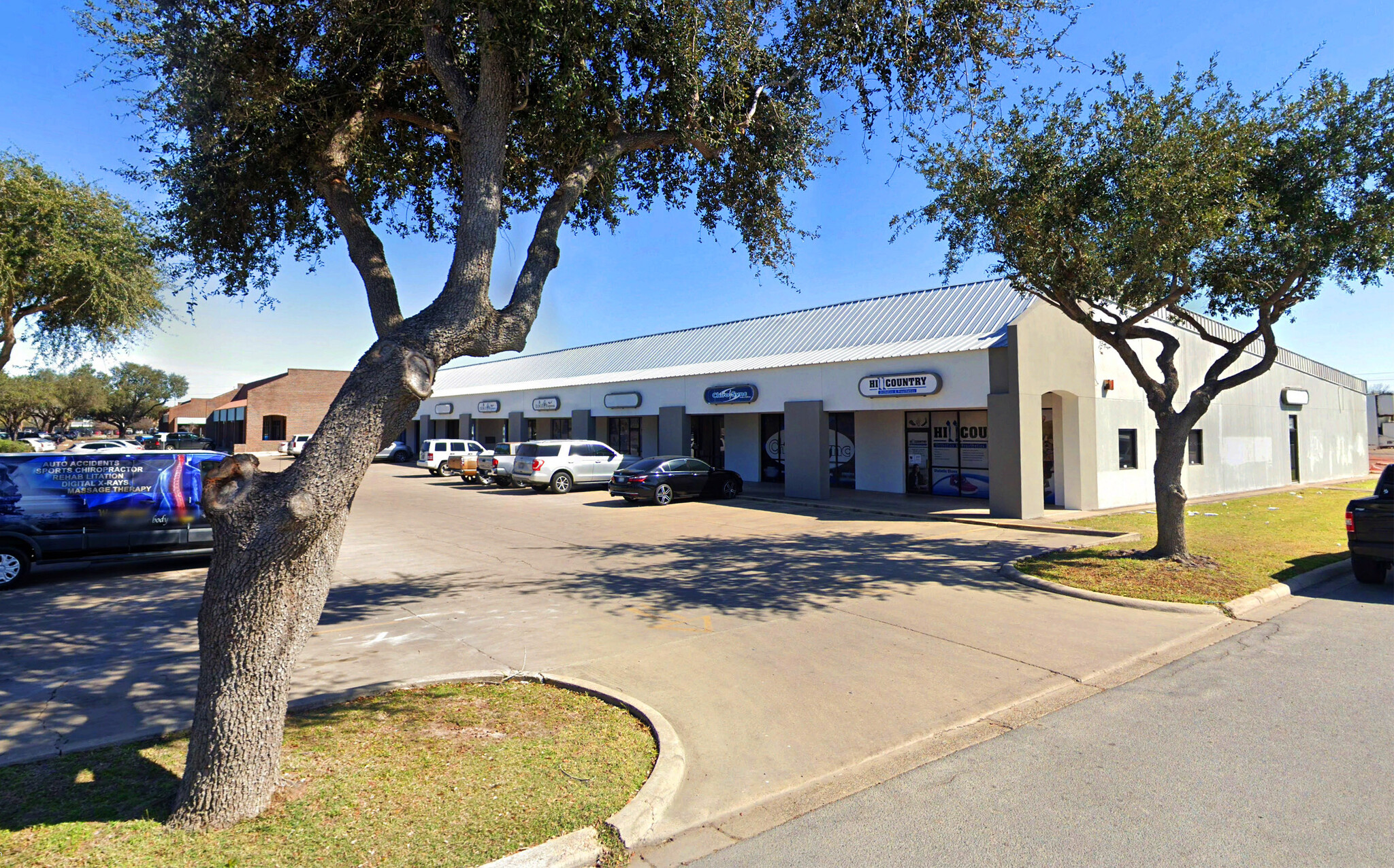 705 E Fir Ave, McAllen, TX à louer Photo de l’immeuble– Image 1 sur 4