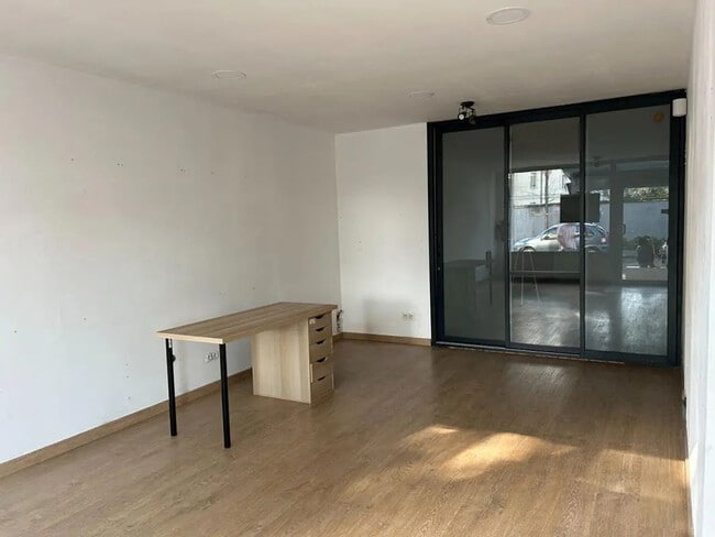 Plus de détails pour Local commercial à louer