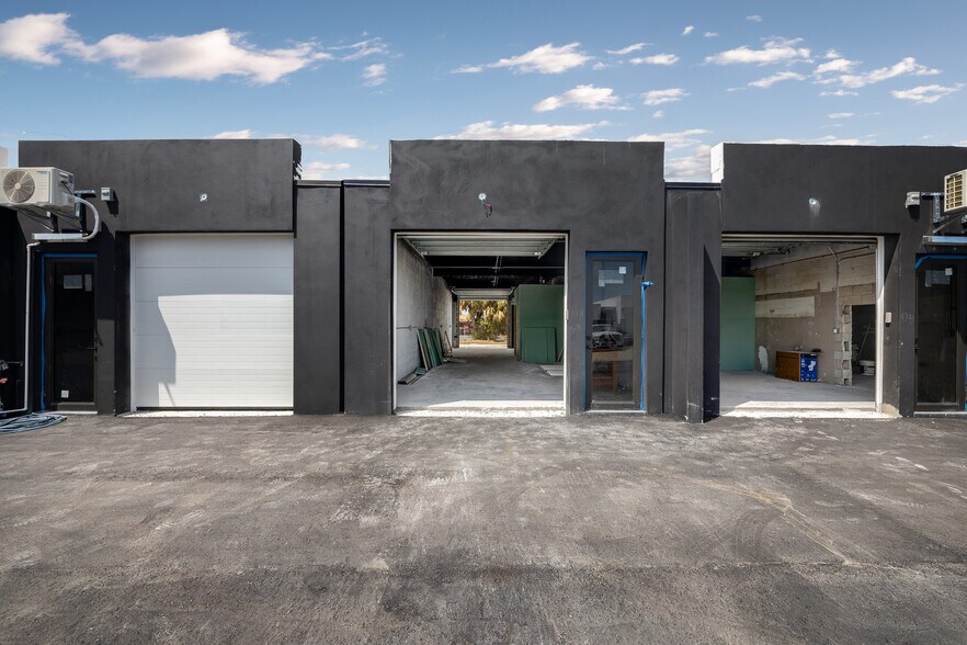 1036 NE 44th Pl, Oakland Park, FL à vendre - Photo de l’immeuble – Image 3 sur 23