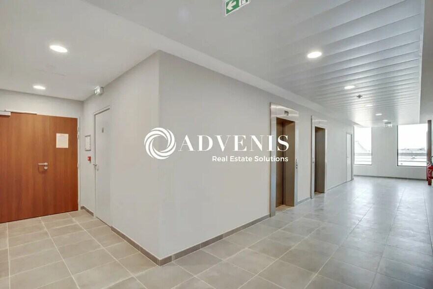 Bureau dans Chessy à louer - Hall d’entrée – Image 3 sur 5