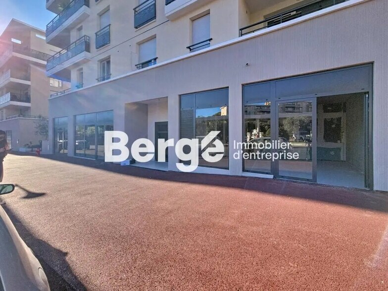 Local commercial dans Le Cannet à louer - Photo de l’immeuble – Image 1 sur 10