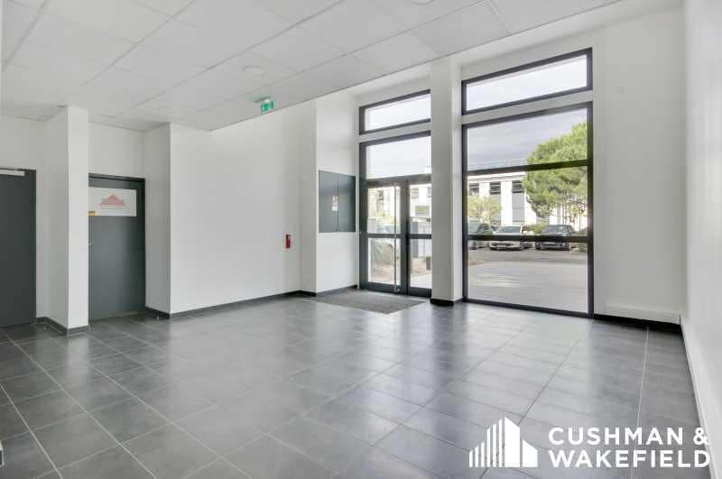 Chemin De La Bastide Blanche, Vitrolles à louer - Photo de l’immeuble – Image 3 sur 10