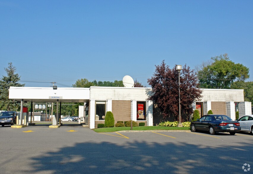 1972 Central Ave, Colonie, NY à vendre - Photo de l’immeuble – Image 2 sur 5