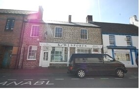 15-16 Old Market St, Neath à louer Photo principale– Image 1 sur 3