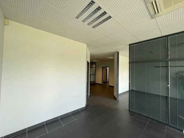 Bureau dans Breuil-le-Sec à louer - Photo de l’immeuble – Image 2 sur 2