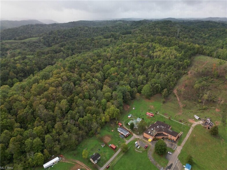 66 Roosevelt St, Reedy, WV à vendre - Photo de l’immeuble – Image 2 sur 10