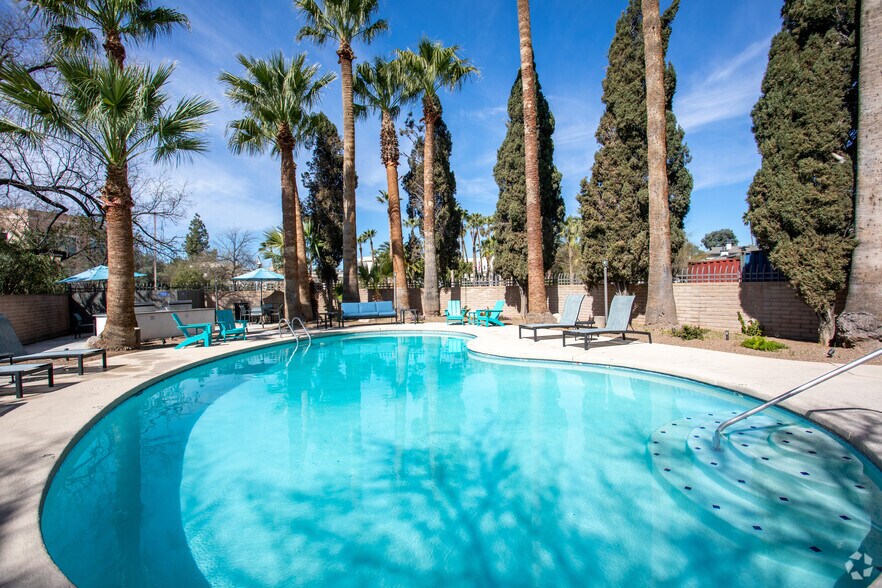 425 W Paseo Redondo, Tucson, AZ à vendre - Photo de l’immeuble – Image 2 sur 24