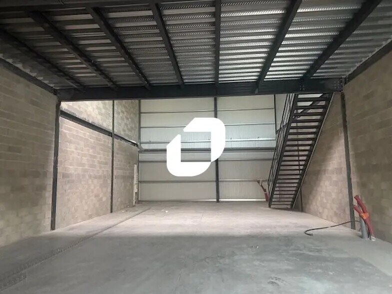 Local d'activités dans Ennery à vendre - Photo de l’immeuble – Image 1 sur 21