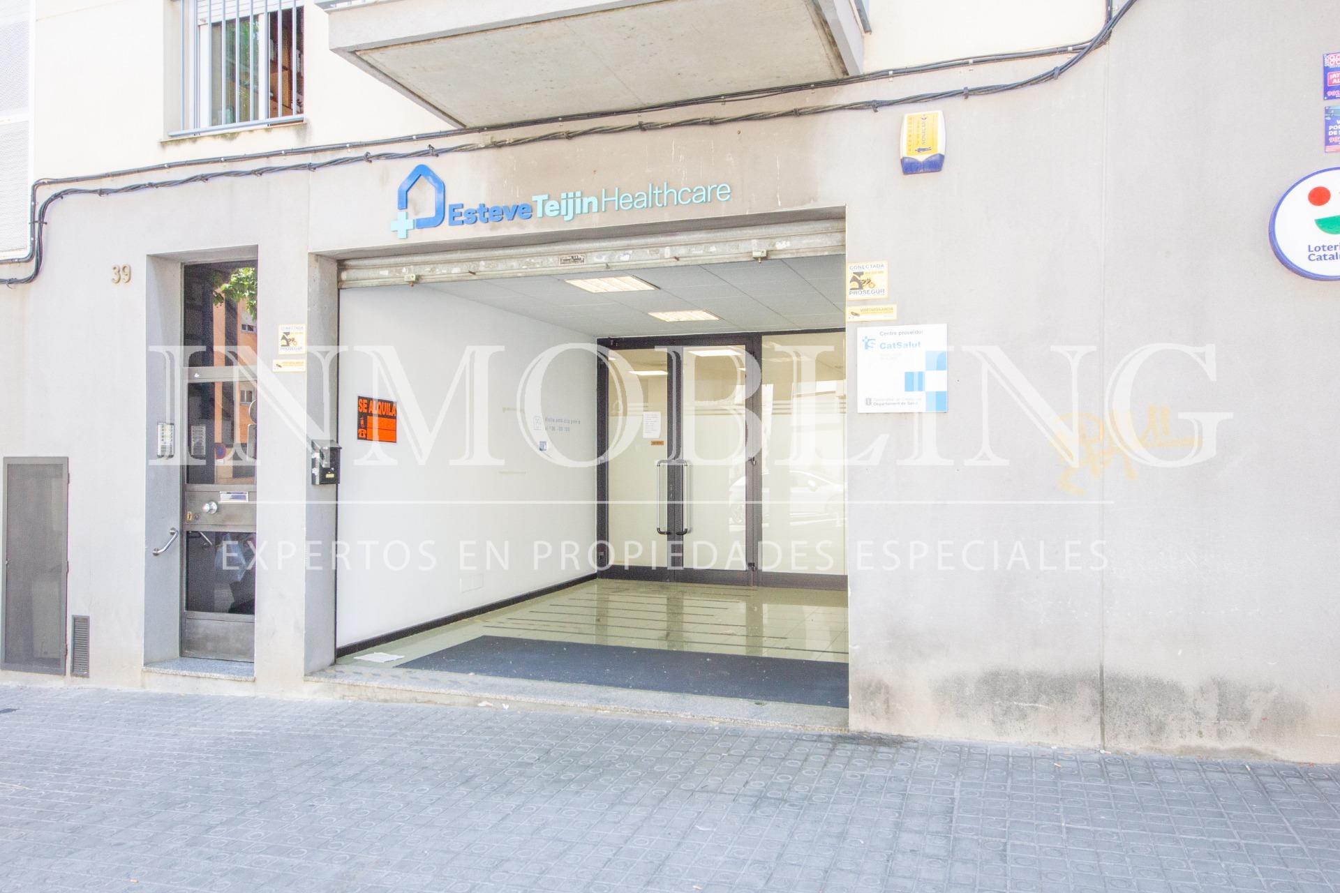 Local commercial dans Mataró, Barcelona à louer Photo de la construction– Image 1 sur 4