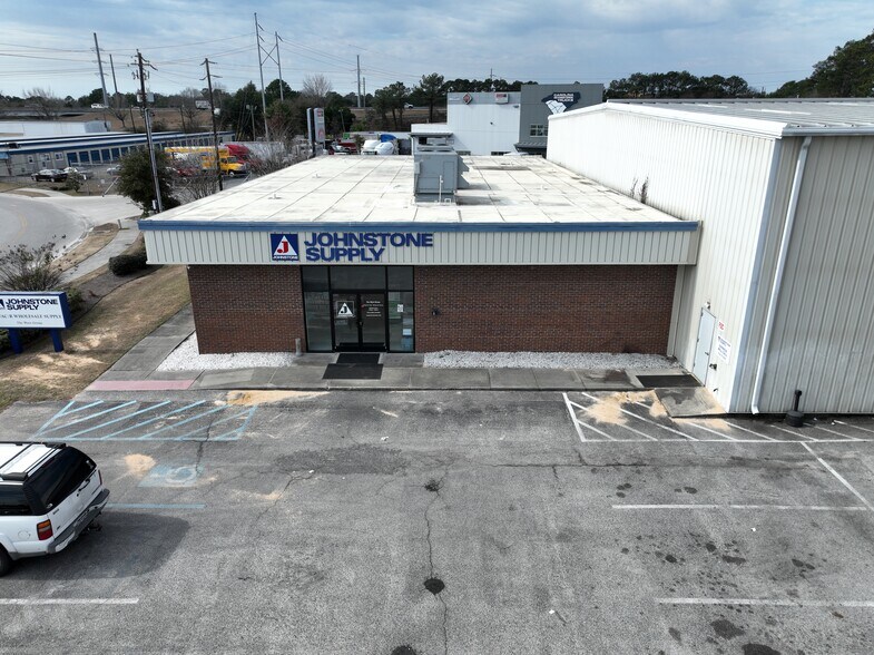 2572 Oscar Johnson Dr, North Charleston, SC à vendre - Photo de l’immeuble – Image 2 sur 5