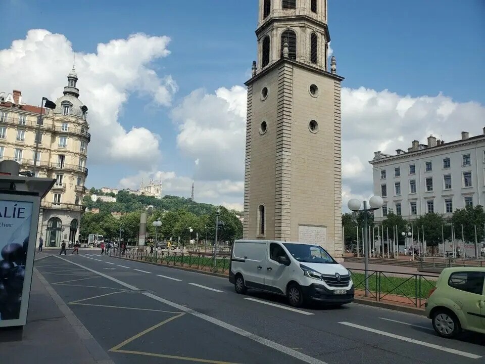 Local commercial dans Lyon à louer Photo de l’immeuble– Image 1 sur 4