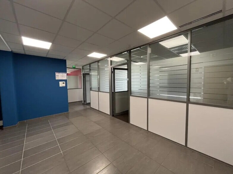 Bureau dans Évreux à louer - Photo de l’immeuble – Image 1 sur 4