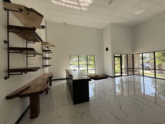 Plus de détails pour 1206 NE Douglas St, Lees Summit, MO - Local d'activités à louer