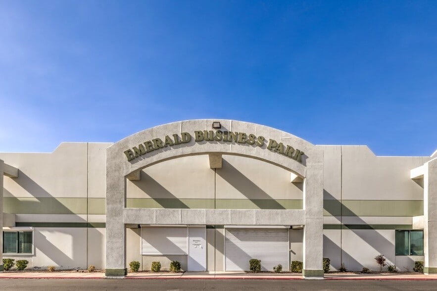 5965 Harrison Dr, Las Vegas, NV à louer - Photo de l’immeuble – Image 1 sur 32