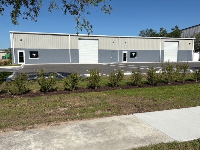 6851 28th St Cir E cir, Sarasota, FL à louer Photo de l’immeuble– Image 1 sur 8