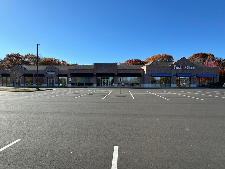 3418-3450 Oakwood Hills Pky, Eau Claire, WI à louer - Photo de l’immeuble – Image 1 sur 3