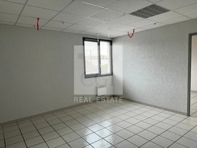 83 Avenue Pierre Brossolette, Bron à louer - Photo de l’immeuble – Image 3 sur 10