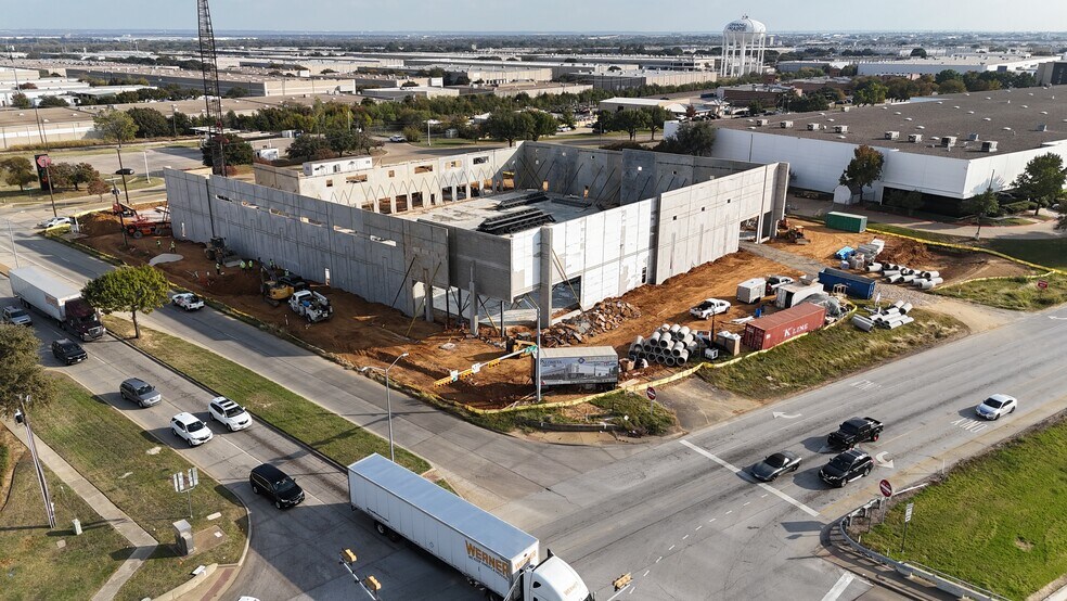 2322 N State Highway 360, Grand Prairie, TX à louer - Photo de l’immeuble – Image 2 sur 2