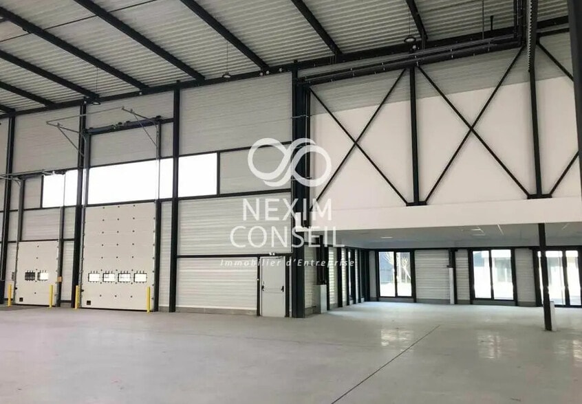 51 Rue Du Commandant Rolland, Le Bourget à louer - Photo de l’immeuble – Image 2 sur 6