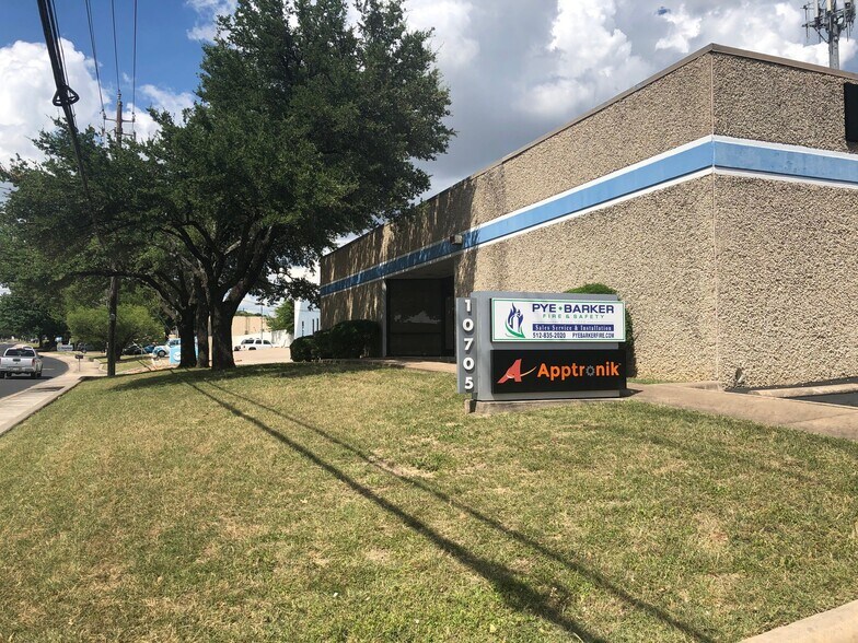 10705 Metric Blvd, Austin, TX à louer - Photo de l’immeuble – Image 2 sur 4